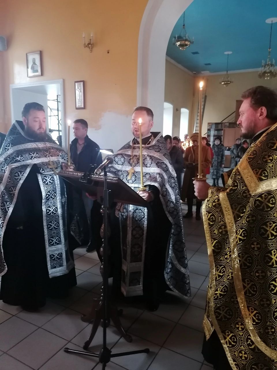  Протоиерей Александр Филиппов совершил утреню с чтением Великого канона преподобного Андрея Критского