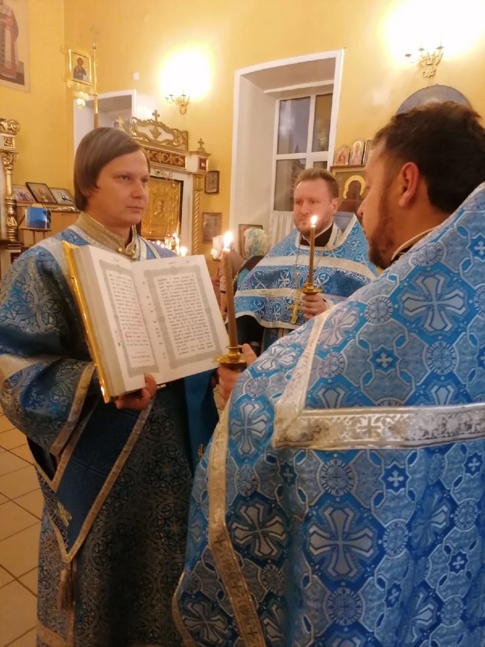 Всенощное бдение в канун праздника Покрова Пресвятой Богородицы 