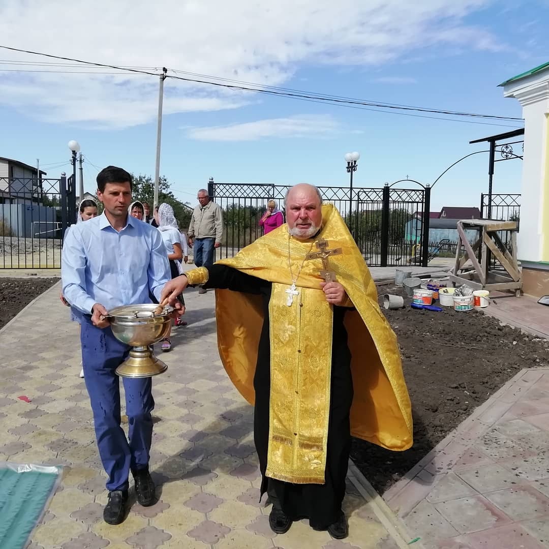 В строящемся храме в честь Святой Живоначальной Троицы в деревне Камайка был совершен водосвятный молебен
