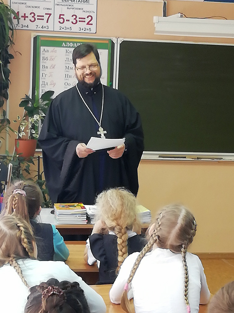 Иерей Сергий Беляков посетил с пастырским визитом среднюю общеобразовательную школу №47 города Пензы