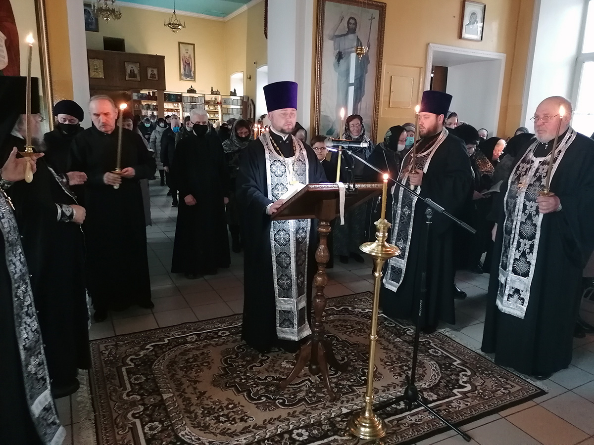 Протоиерей Александр Филиппов совершил повечерие с чтением Великого канона преподобного Андрея Критского