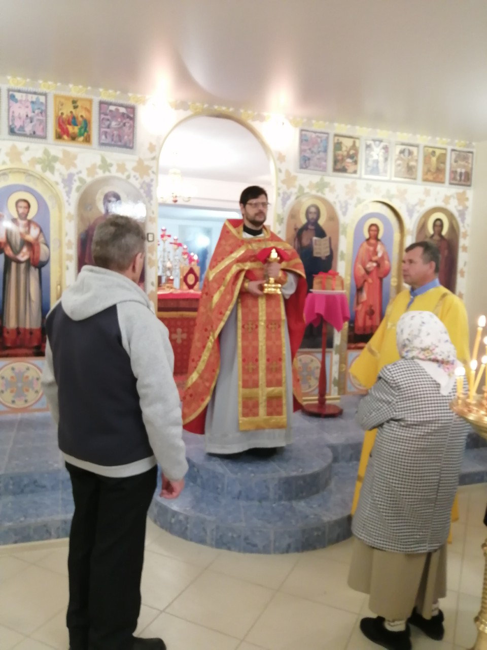 Иерей Сергий Беляков возглавил Пасхальную службу в Михайло-Архангельском молитвенном доме в с.Павло-Куракино 