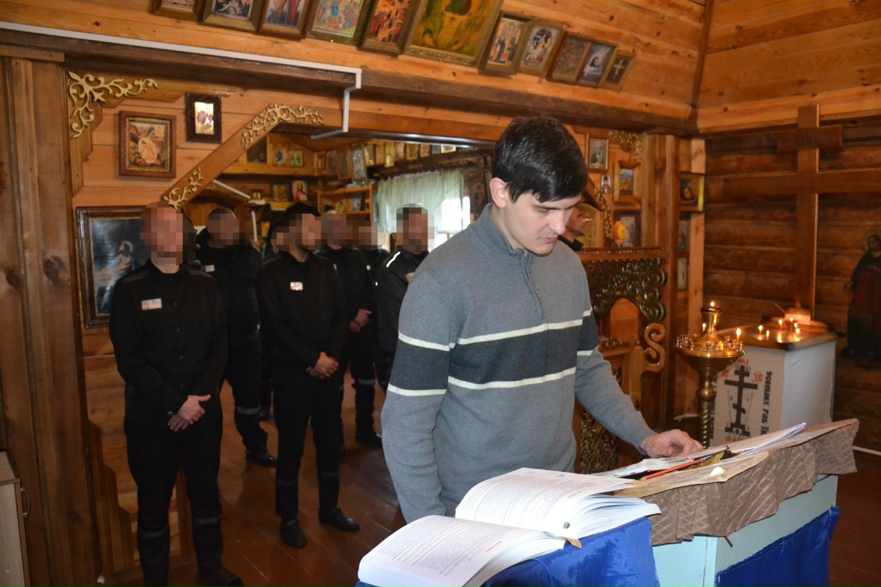 В храме в честь иконы Божией Матери "Взыскание погибших" при исправительной колонии №7 была совершена божественная литургия