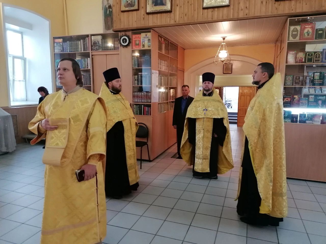 Всенощное бдение в канун праздника первоверховных апостолов Петра и Павла 