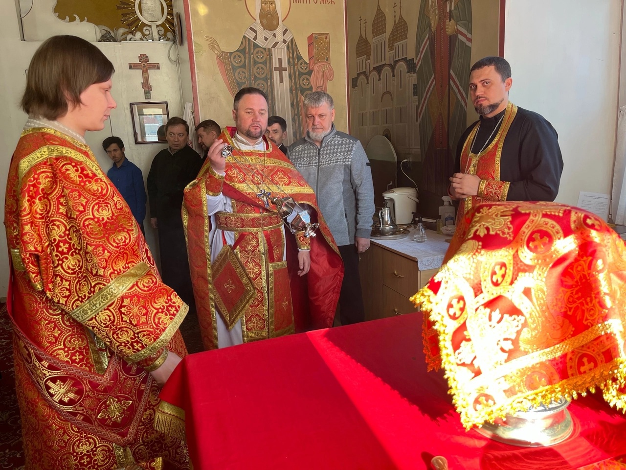 Богослужения в Неделю о расслабленном