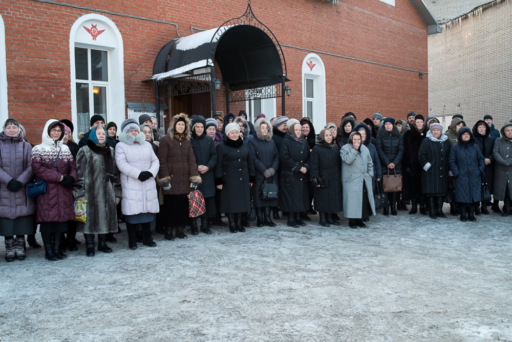 В среду первой седмицы Великого поста митрополит Серафим совершил чин освящения креста и купола для нашего храма