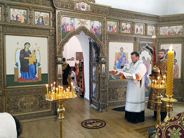Митрополит Серафим совершил хиротонию священнослужителей