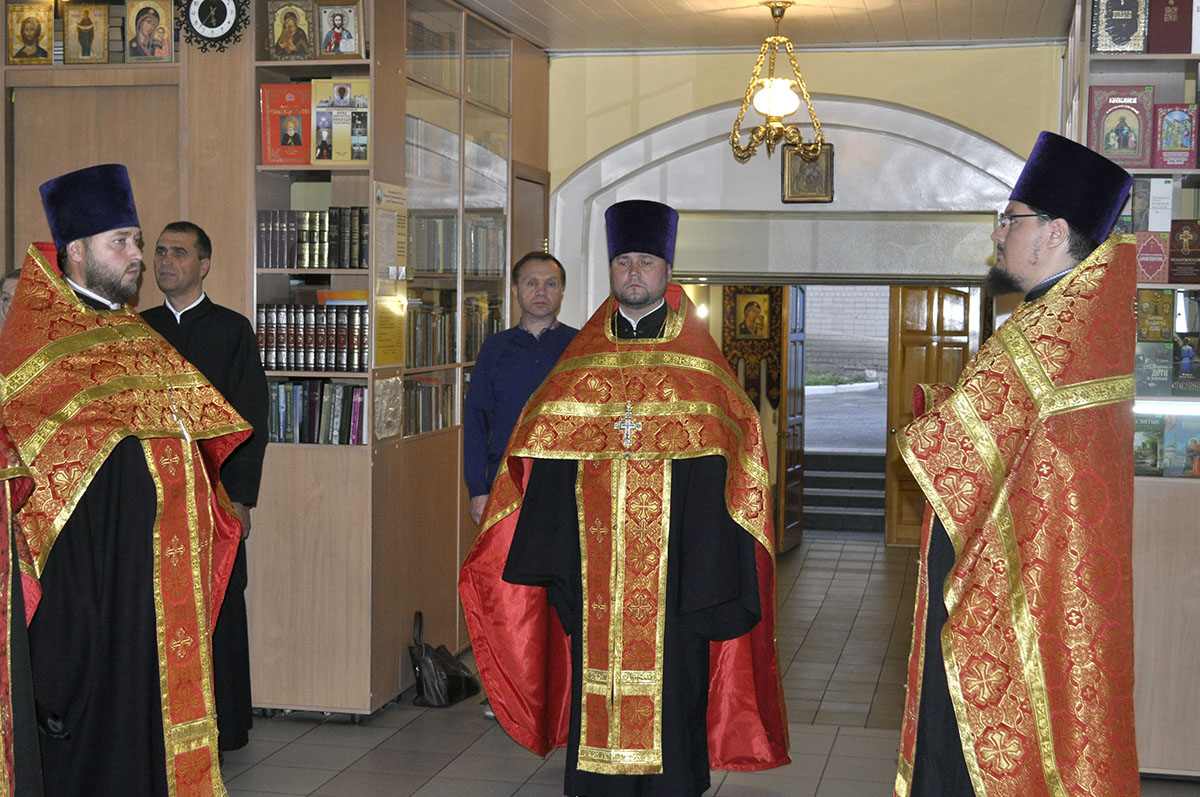 Всенощное бдение в канун празднования Воздвижения Животворящего Креста Господня