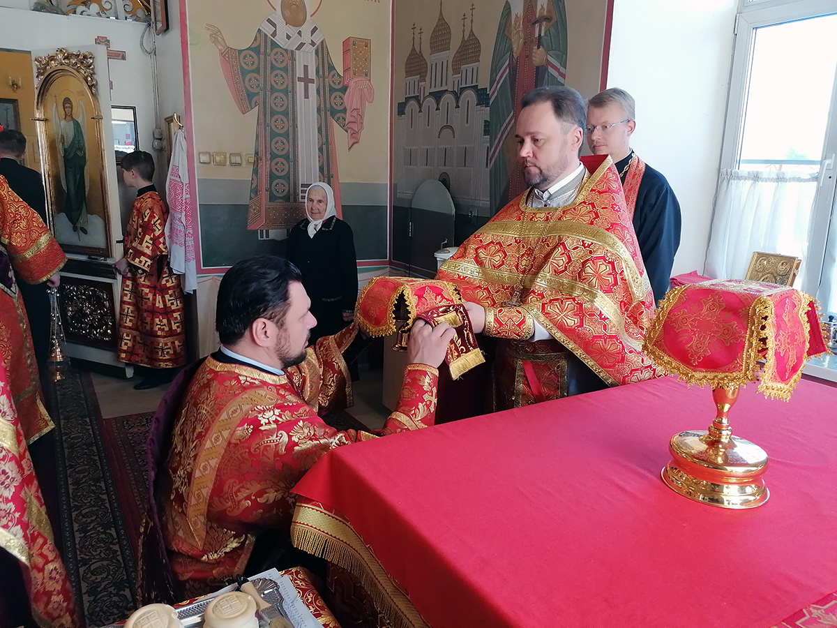 Поздравление с Днём рождения настоятеля нашего храма