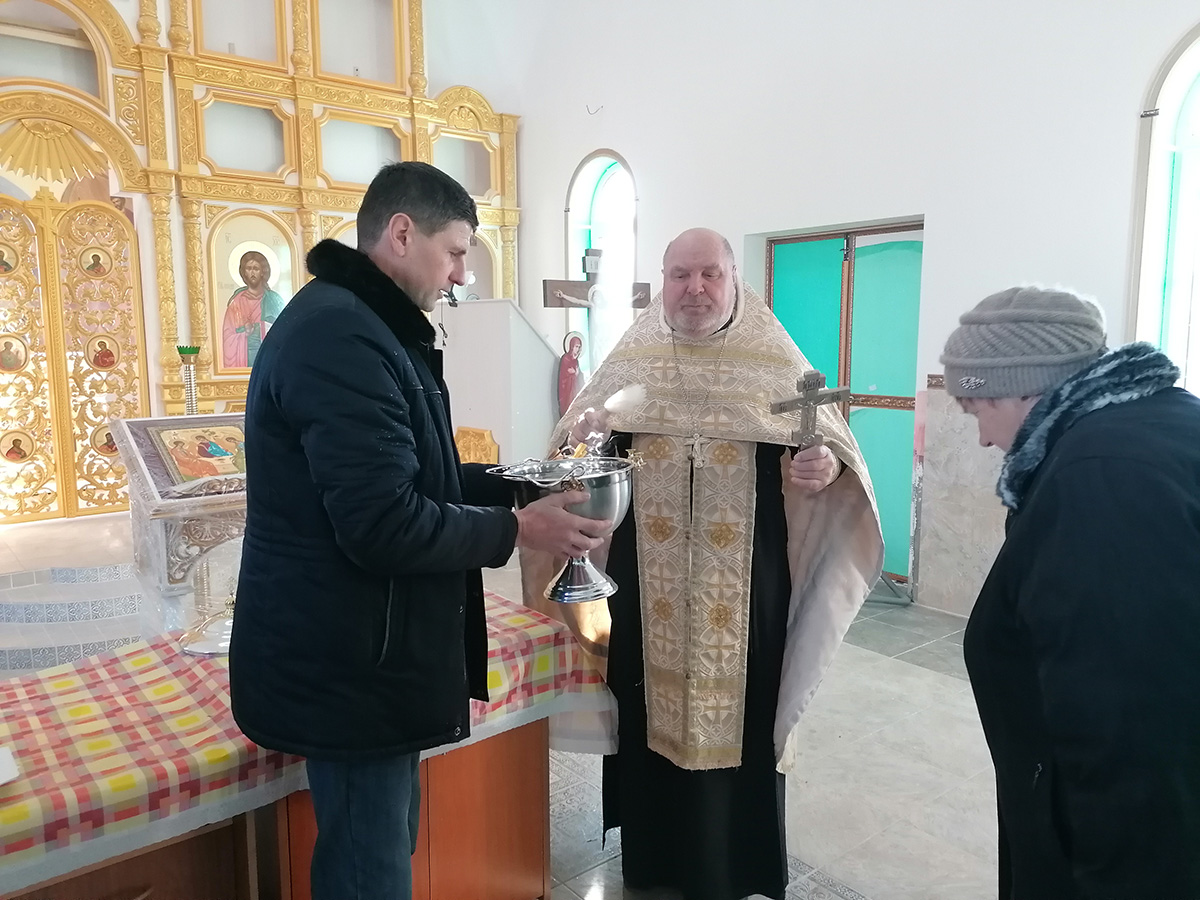 В строящемся храме в честь Святой Живоначальной Троицы в деревне Камайка был совершен водосвятный молебен