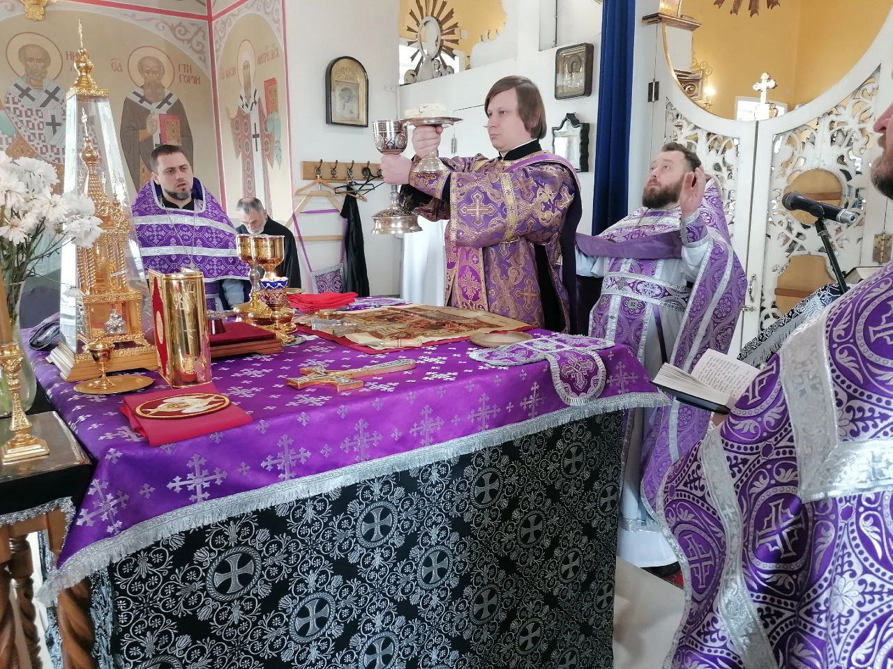 Божественная литургия в Великий Четверток  