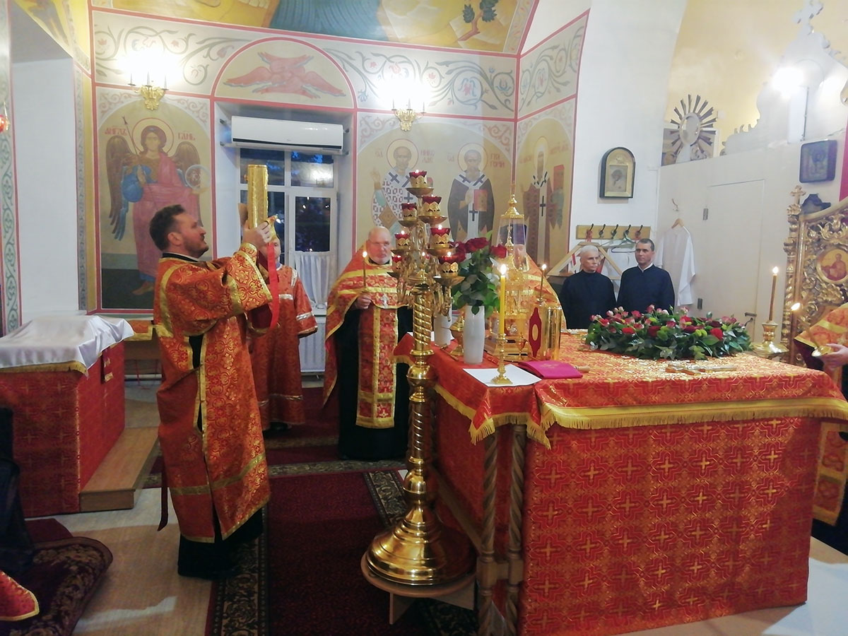 Всенощное бдение в канун празднования Воздвижения Животворящего Креста Господня