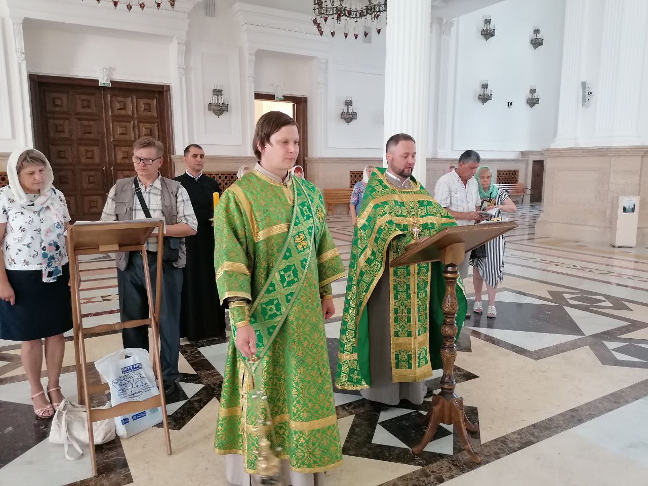 Протоиерей Александр Филиппов совершил акафист преподобному Сергию Радонежскому в Кафедральном соборе 