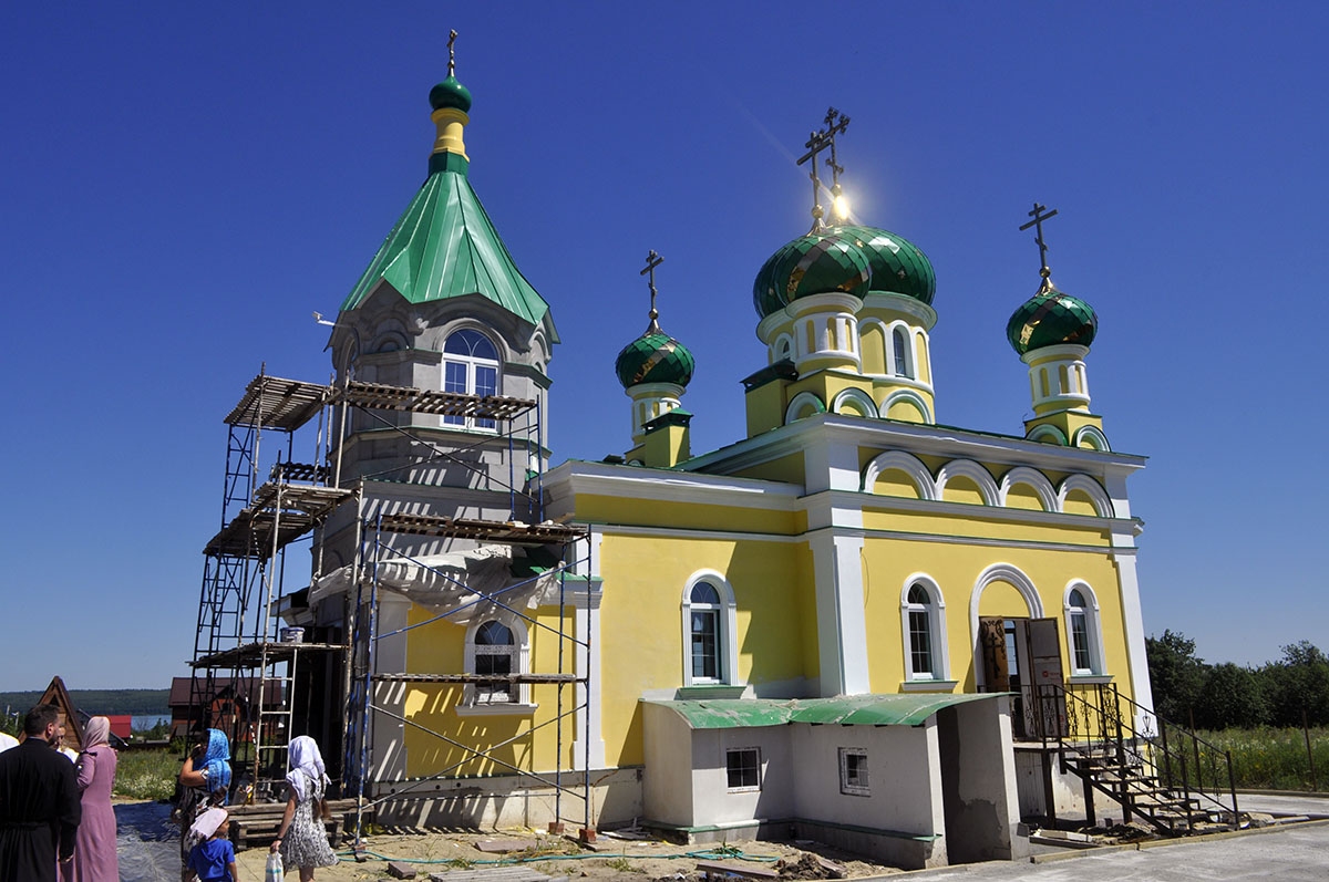 В строящемся храме в честь Святой Живоначальной Троицы в деревне Камайка был совершен водосвятный молебен