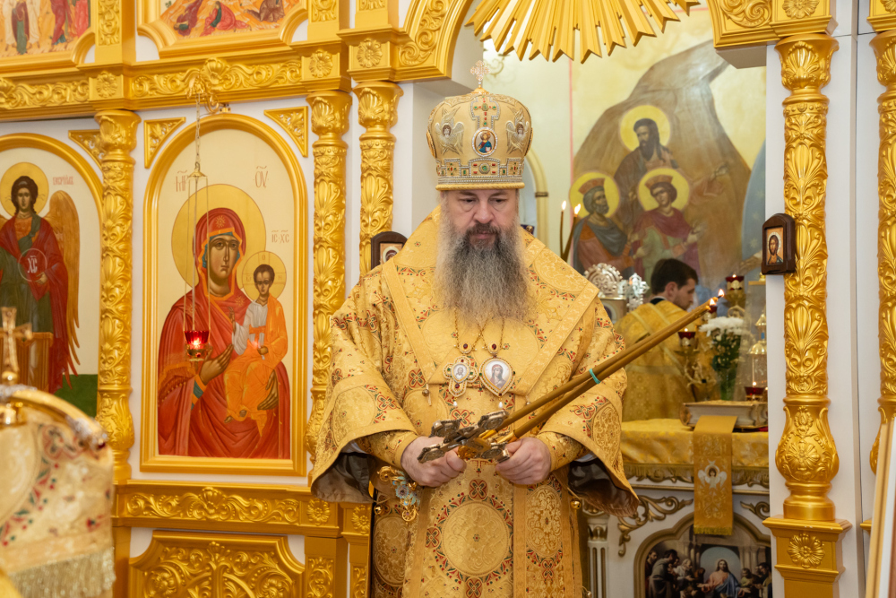 В Неделю 22-ю по Пятидесятнице митрополит Серафим совершил литургию в Троицком храме деревни Камайка