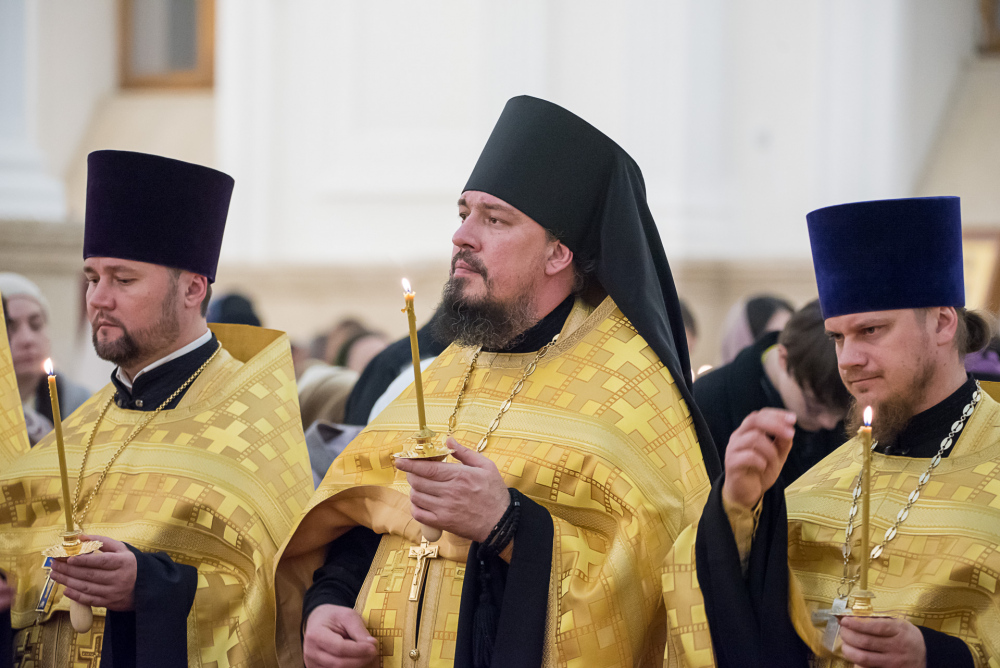 В канун дня памяти святителя Иннокентия Пензенского протоиерей Александр Филиппов сослужил митрополиту Серафиму и архипастырям из соседних регионов за всенощным бдением в Спасском соборе