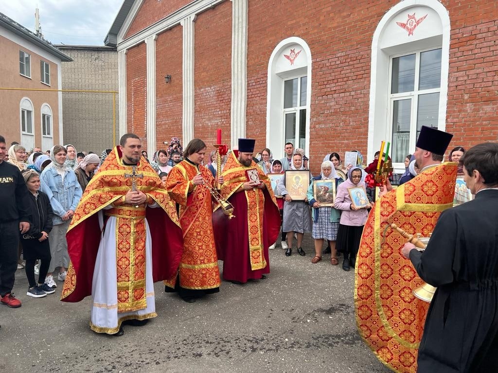 Богослужения в Неделю святых жен-мироносиц