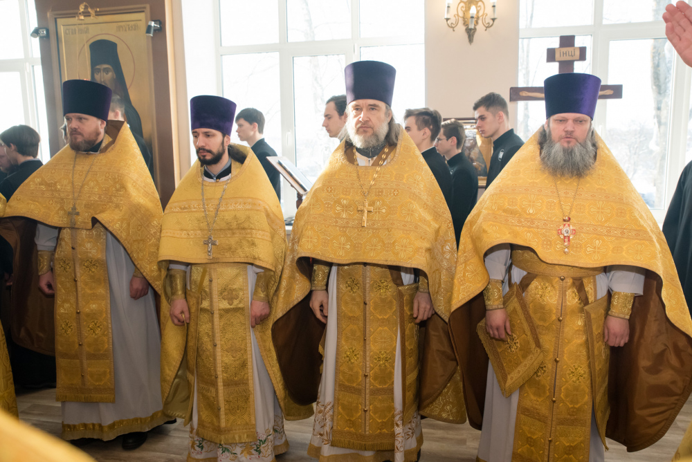 В день престольного праздника в Пензенской духовной семинарии митрополит Серафим наградил протоиерея Александра Филиппова Архиерейской благословенной грамотой