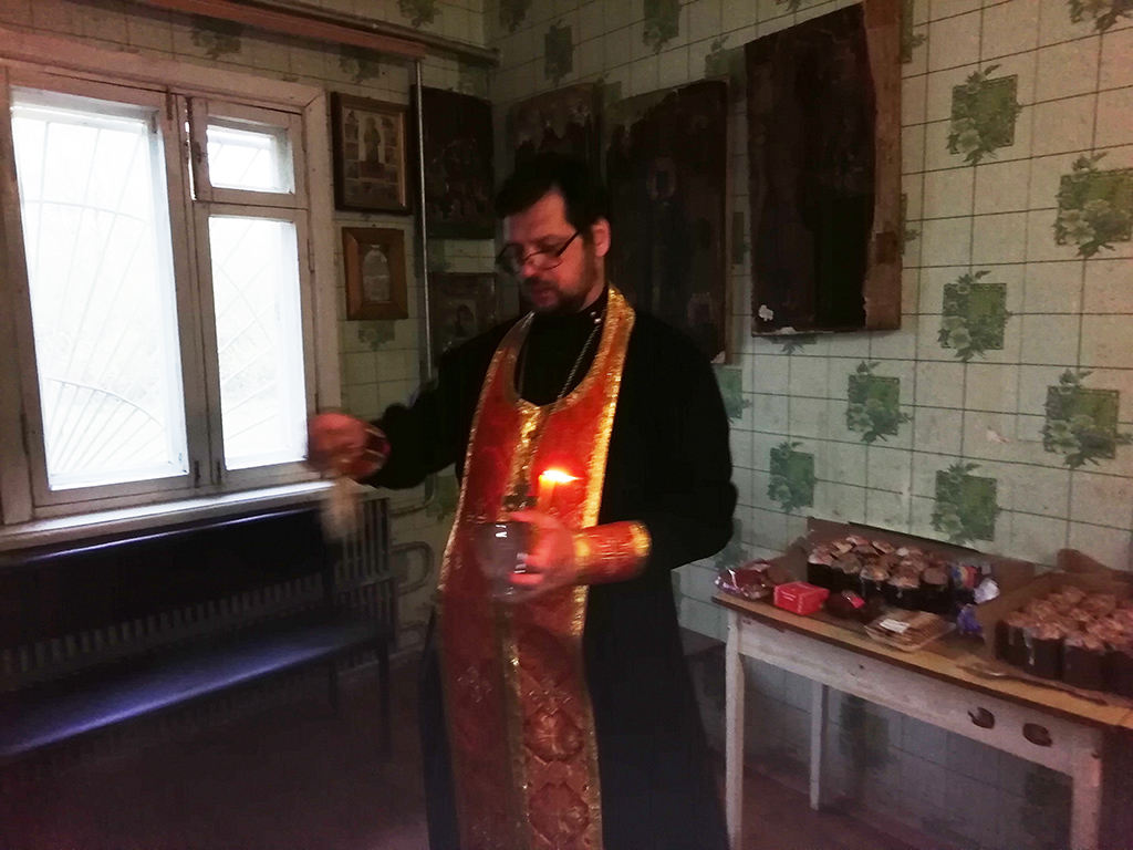 Иерей Сергий Беляков посетил Дом ночного пребывания