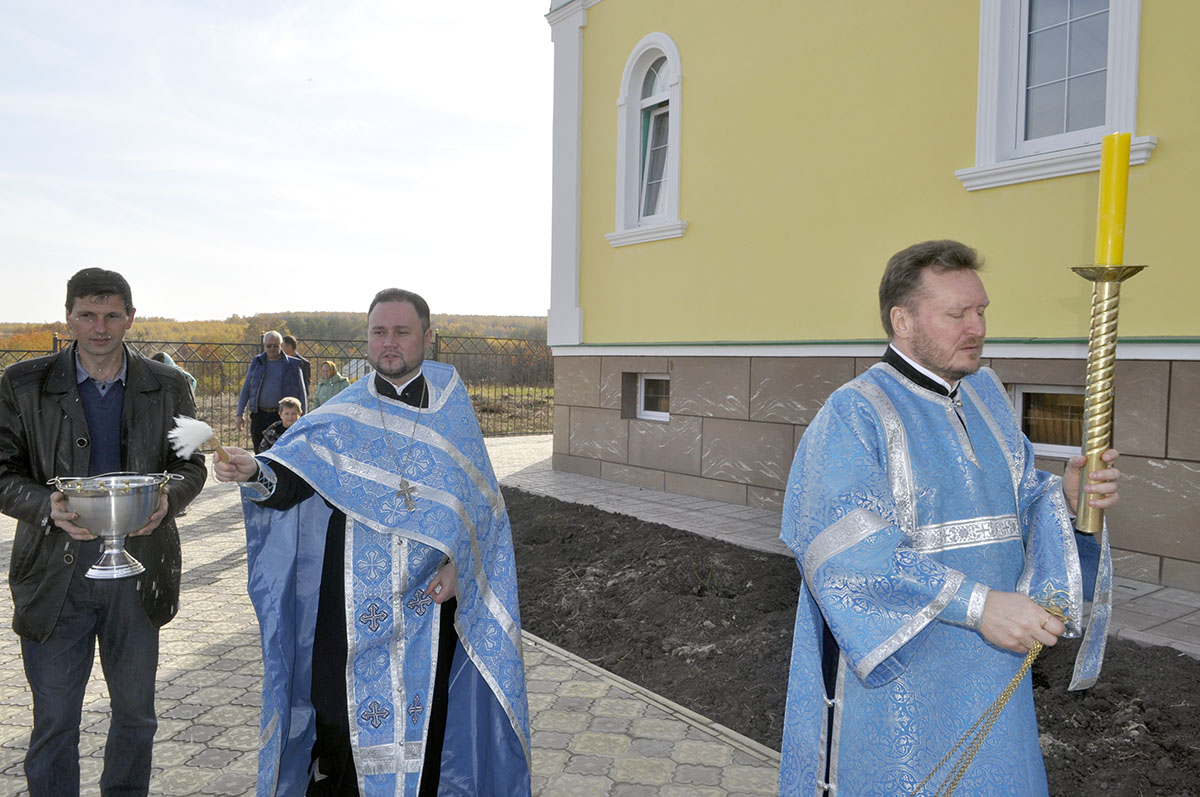 В строящемся храме в честь Святой Живоначальной Троицы в деревне Камайка был совершен водосвятный молебен