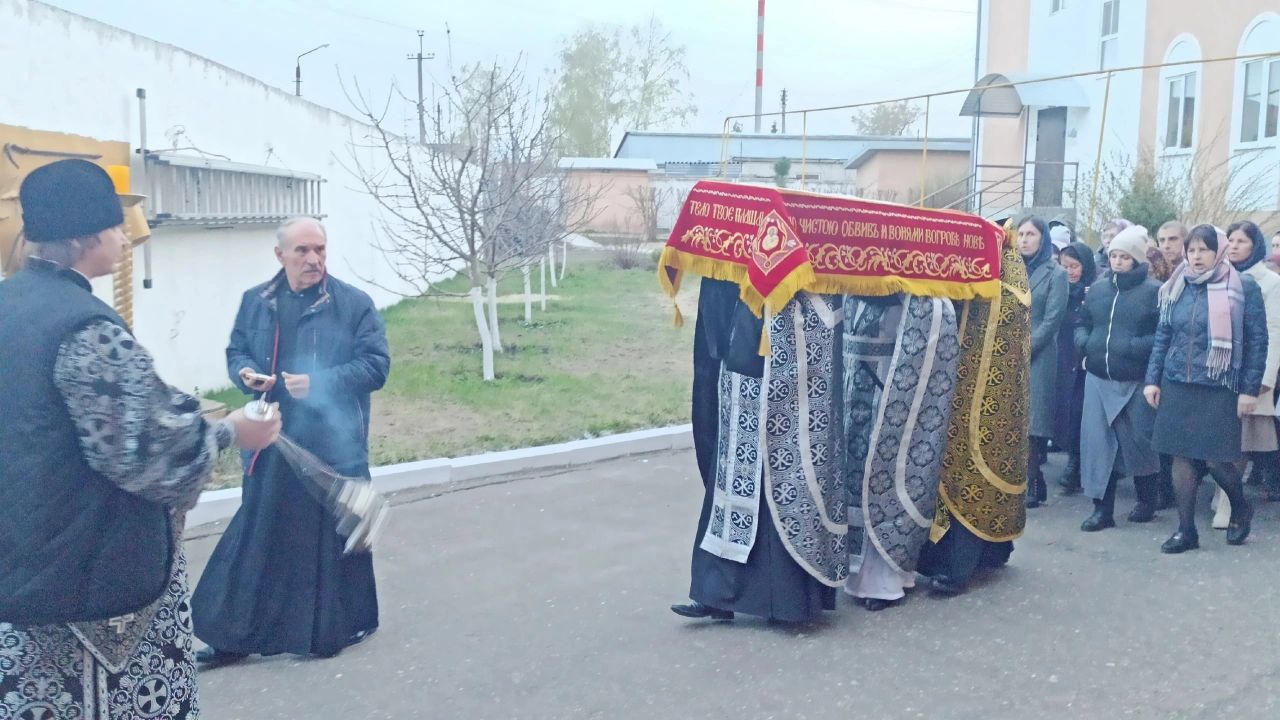 Протоиерей Александр Филиппов совершил утреню Великой Субботы с чином погребения