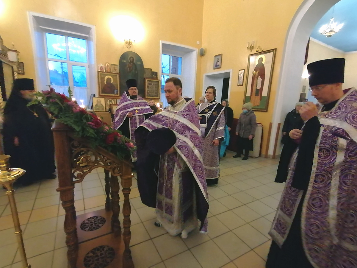 Всенощное бдение в канун Крестопоклонной Недели