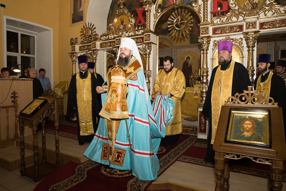 В канун престольного праздника митрополит Серафим возглавил всенощное бдение в нашем храме