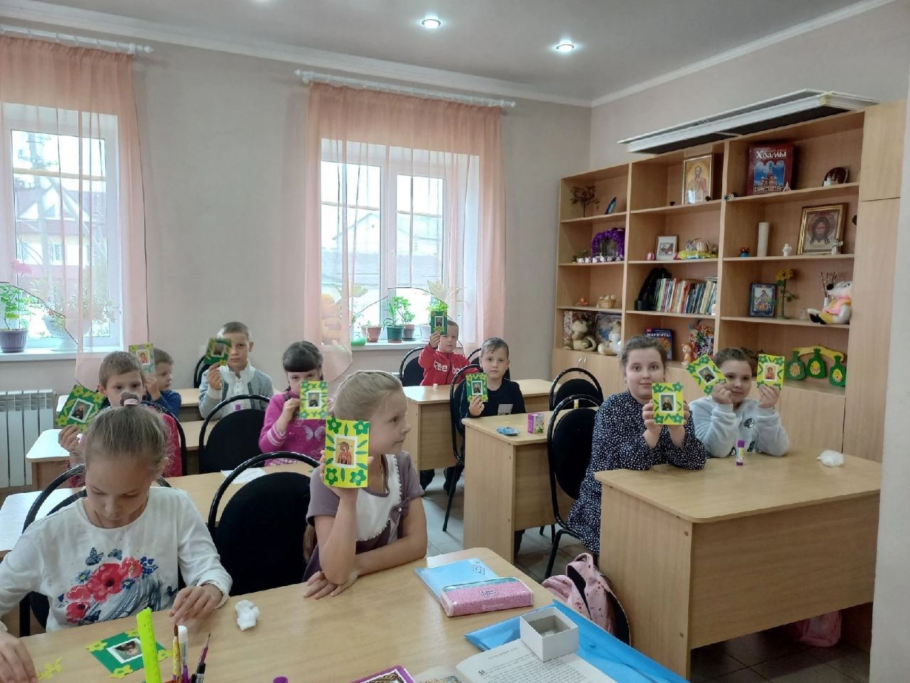 Начались учебные занятия в воскресной школе с детьми 