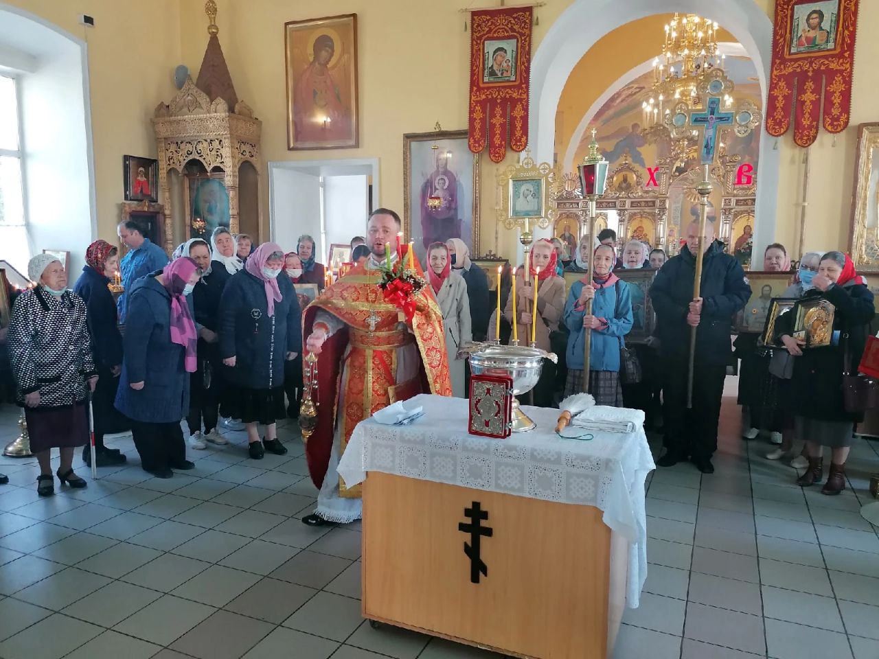  В пятницу  Светлой седмицы протоиерей Александр Филиппов совершил Божественную литургию