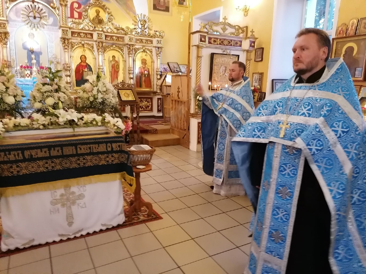 Всенощное бдение с чином Погребения Плащаницы Пресвятой Богородицы