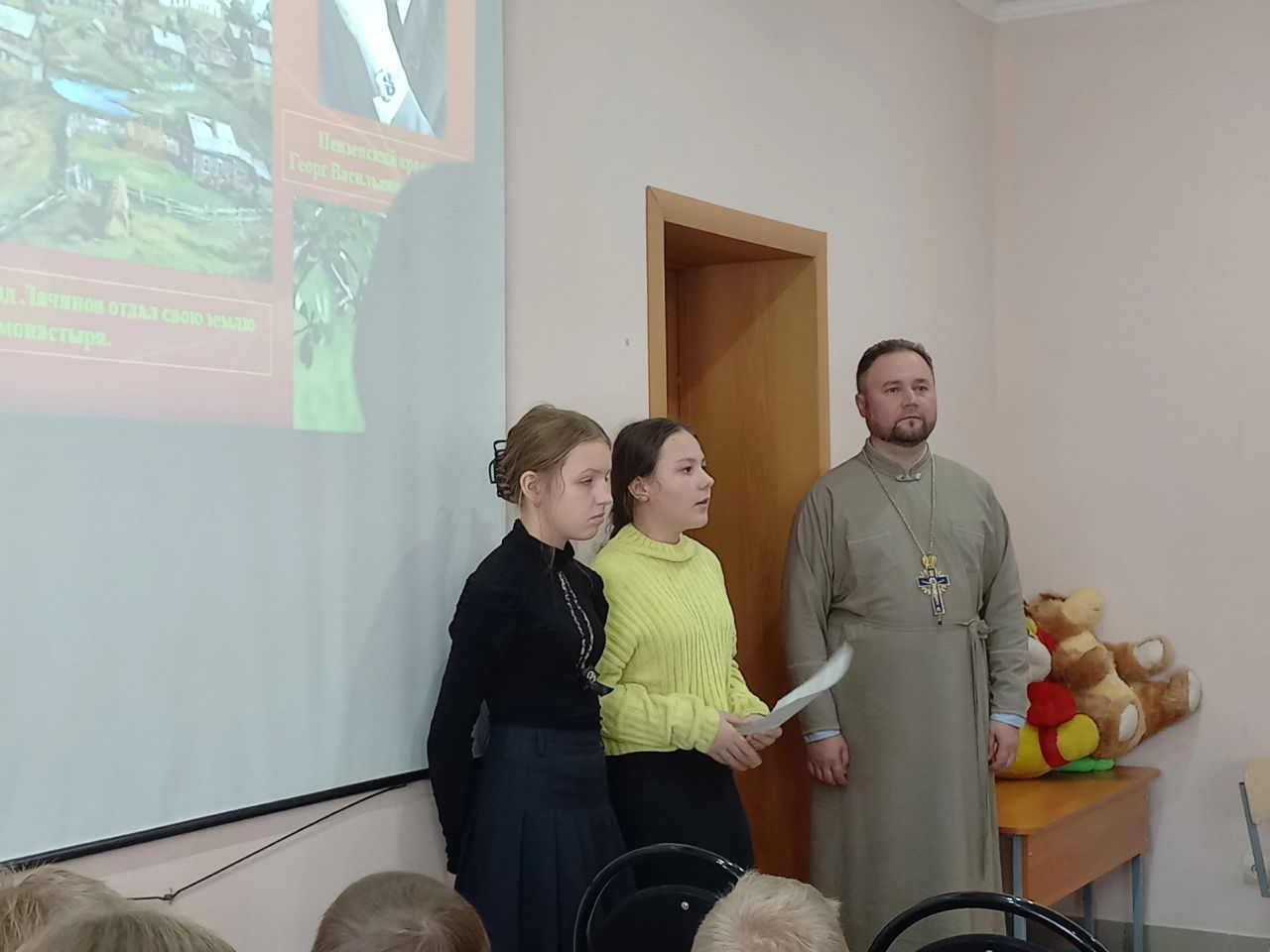 В воскресной школе состоялась встреча со старейшей сотрудницей епархиального управления