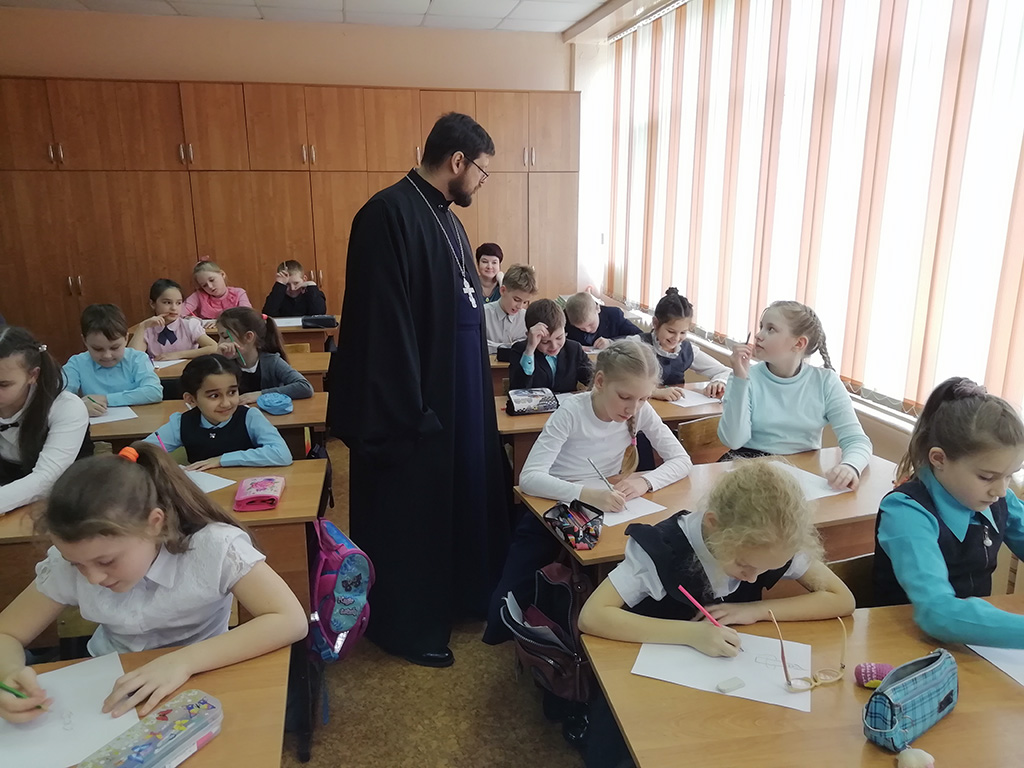 Иерей Сергий Беляков посетил с пастырским визитом среднюю общеобразовательную школу №47 города Пензы