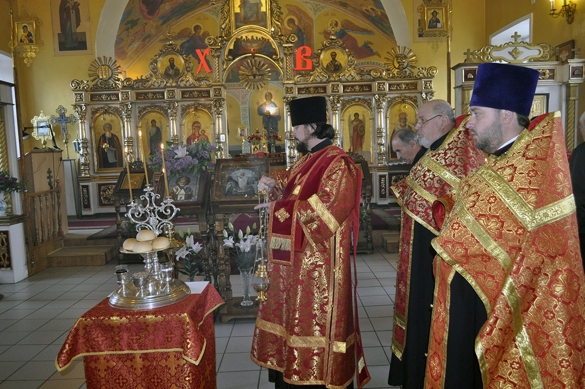 Всенощное бдение в канун дня памяти святителя Николая Чудотворца