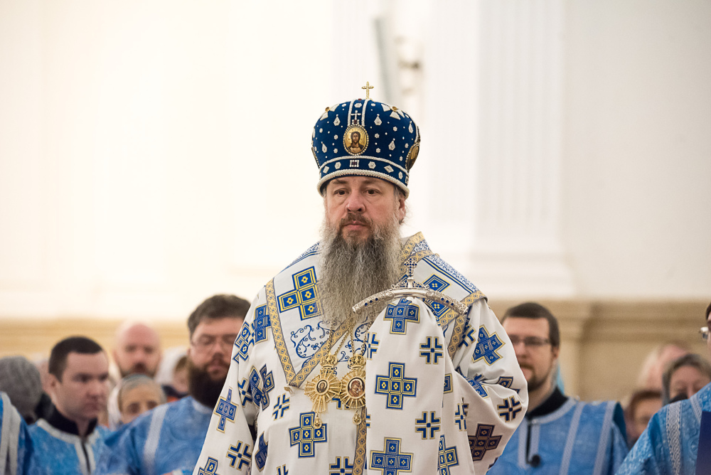 Протоиерей Александр Филиппов, протоиерей Антоний Шварёв и иерей Владимир Журавлев сослужили митрополиту Серафиму за вечерним богослужением в Спасском кафедральном соборе