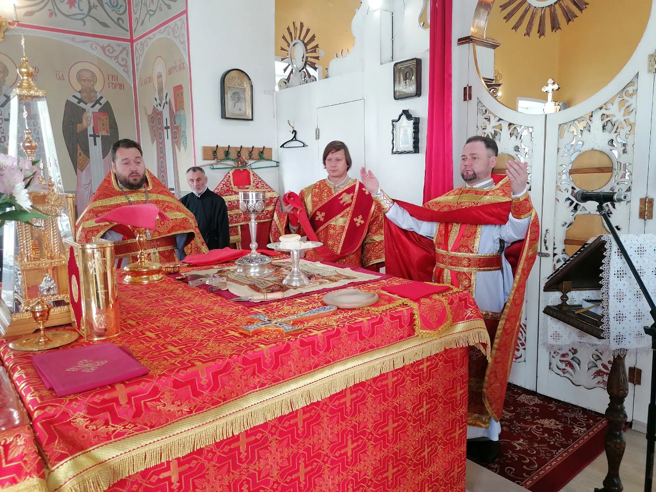 Празднование Воздвижения Животворящего Креста Господня 