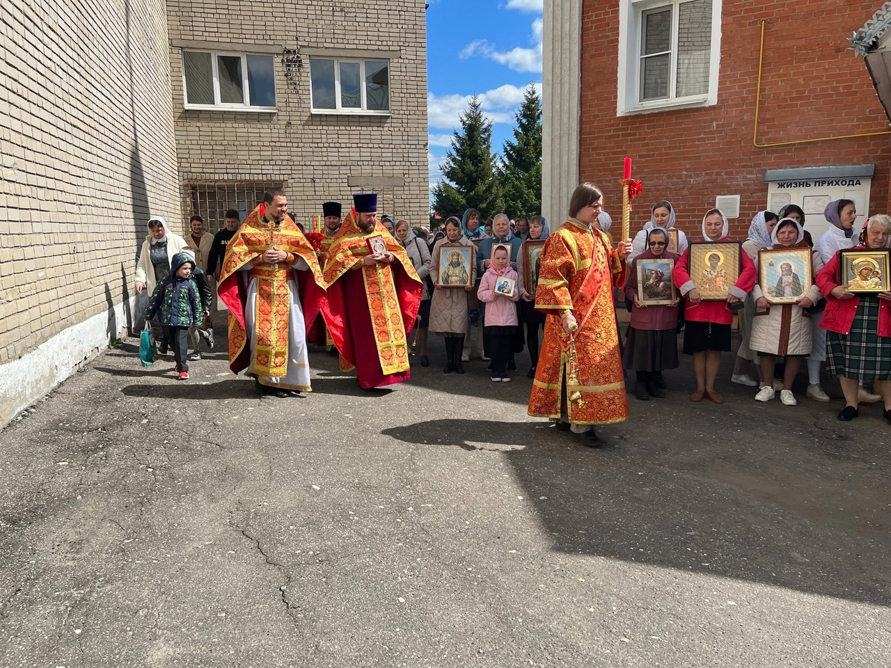 Богослужения в Неделю о расслабленном