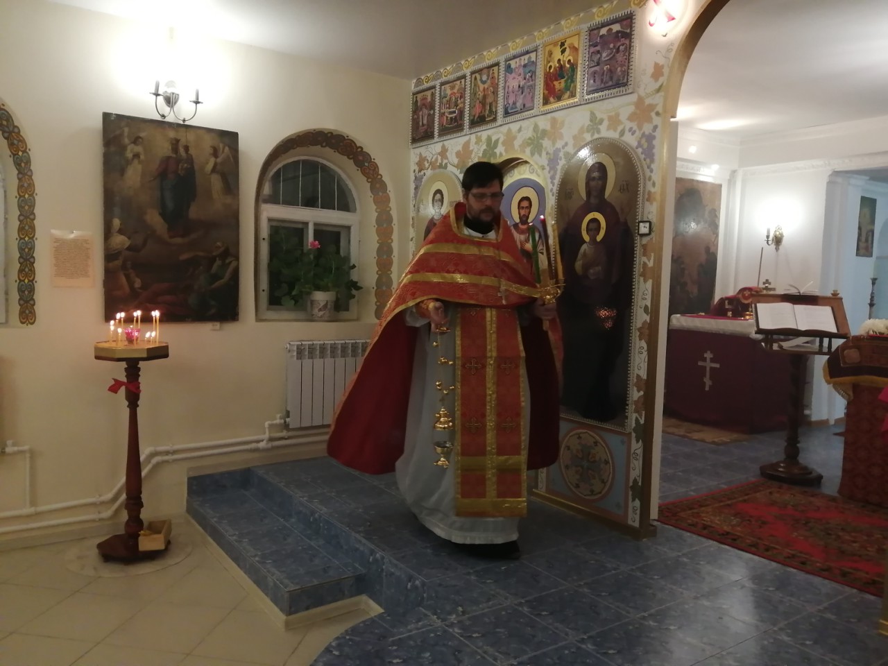 Иерей Сергий Беляков возглавил Пасхальную службу в Михайло-Архангельском молитвенном доме в с.Павло-Куракино 
