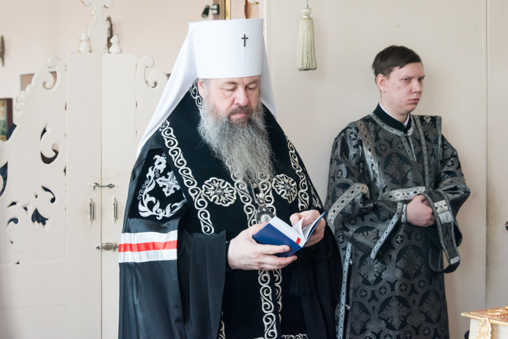 В понедельник первой седмицы Великого поста протоиерей Александр Филиппов сослужил митролиту Серафиму за великопостным богослужением в храме во имя святителя Иннокентия Иркутского при Пензенской духовной семинарии