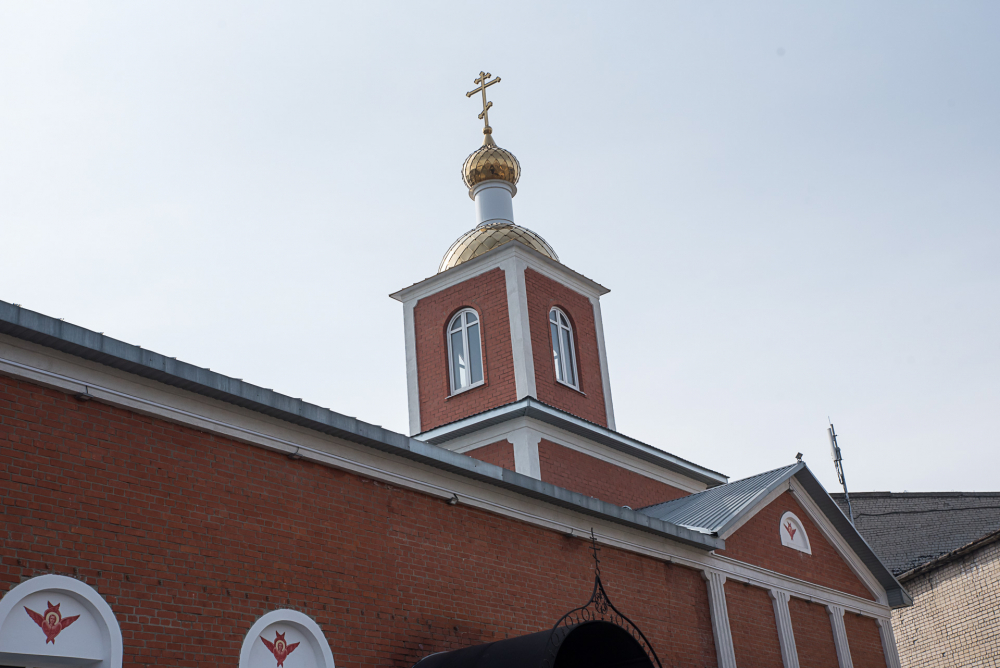 В Неделю Крестопоклонную митрополит Серафим совершил Литургию в нашем храме