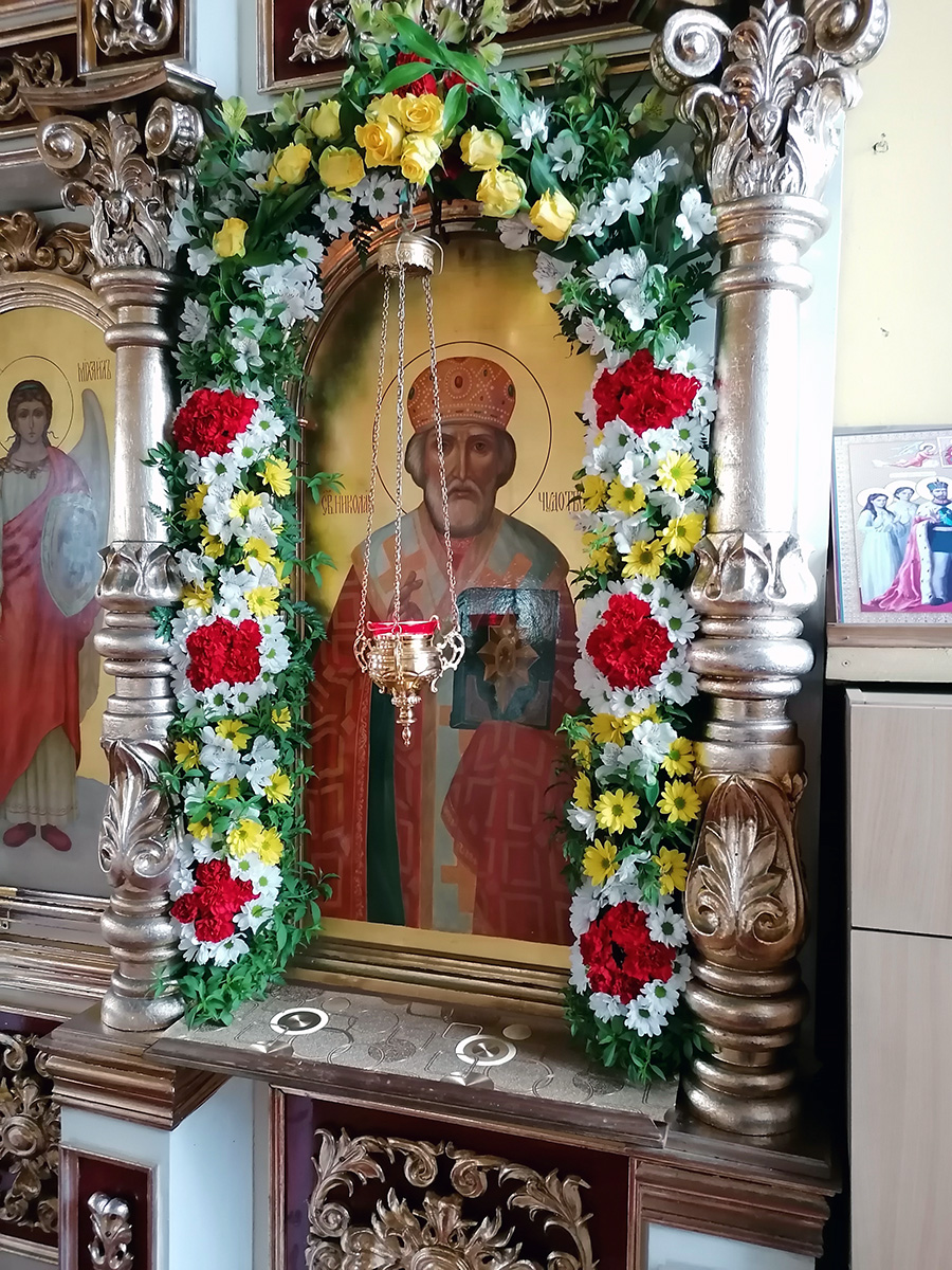 Литургия в день престольного  праздника нашего храма в честь святителя Николая Чудотворца