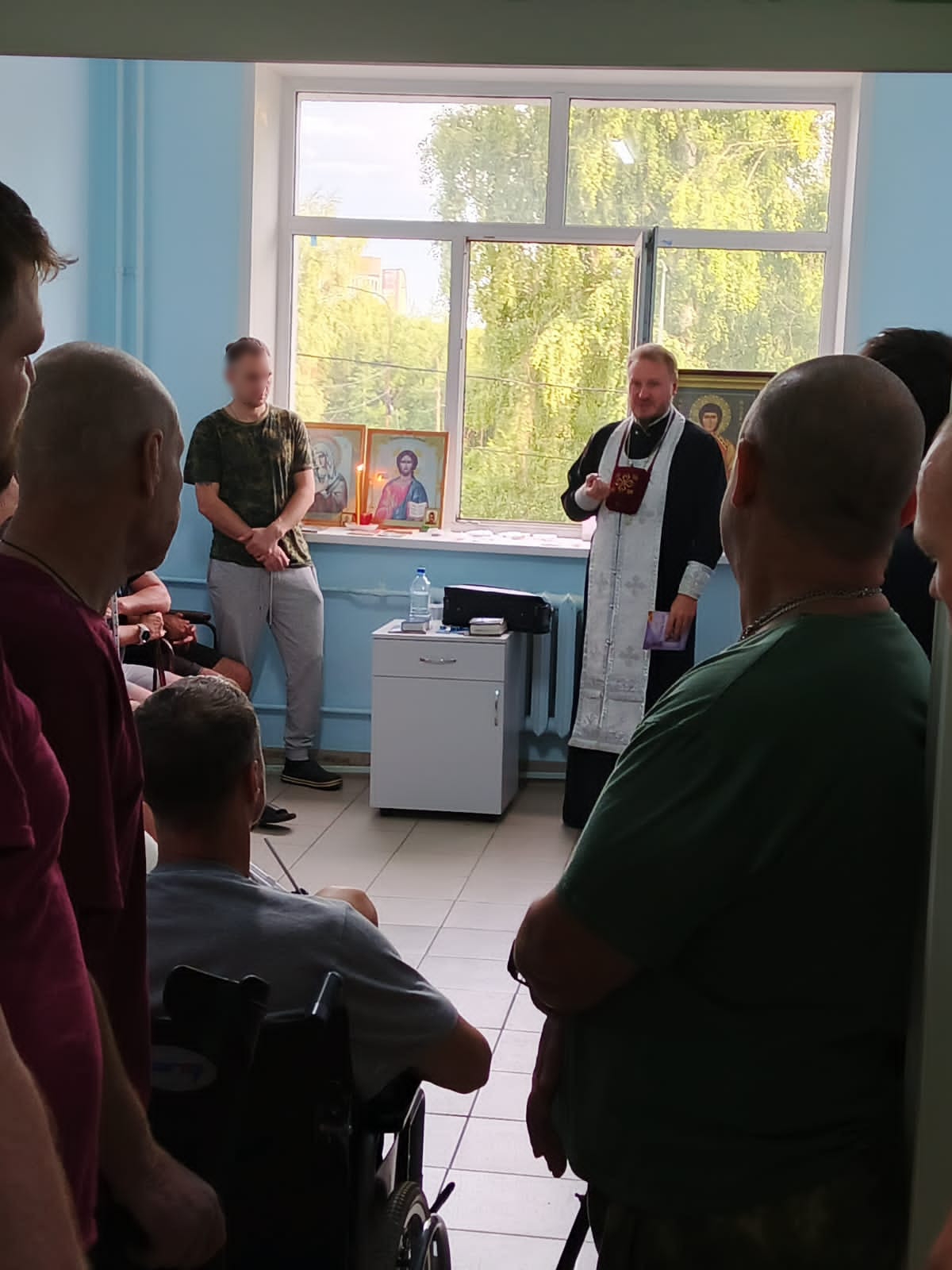 Священники посетили раненых участников СВО в военном госпитале Пензы