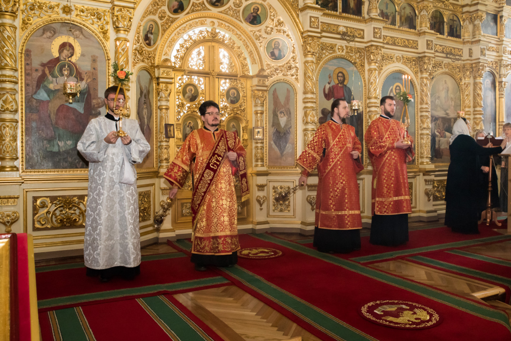 В праздник Собора новомучеников и исповедников Церкви Русской митрополит Серафим принял поздравления с днем Ангела