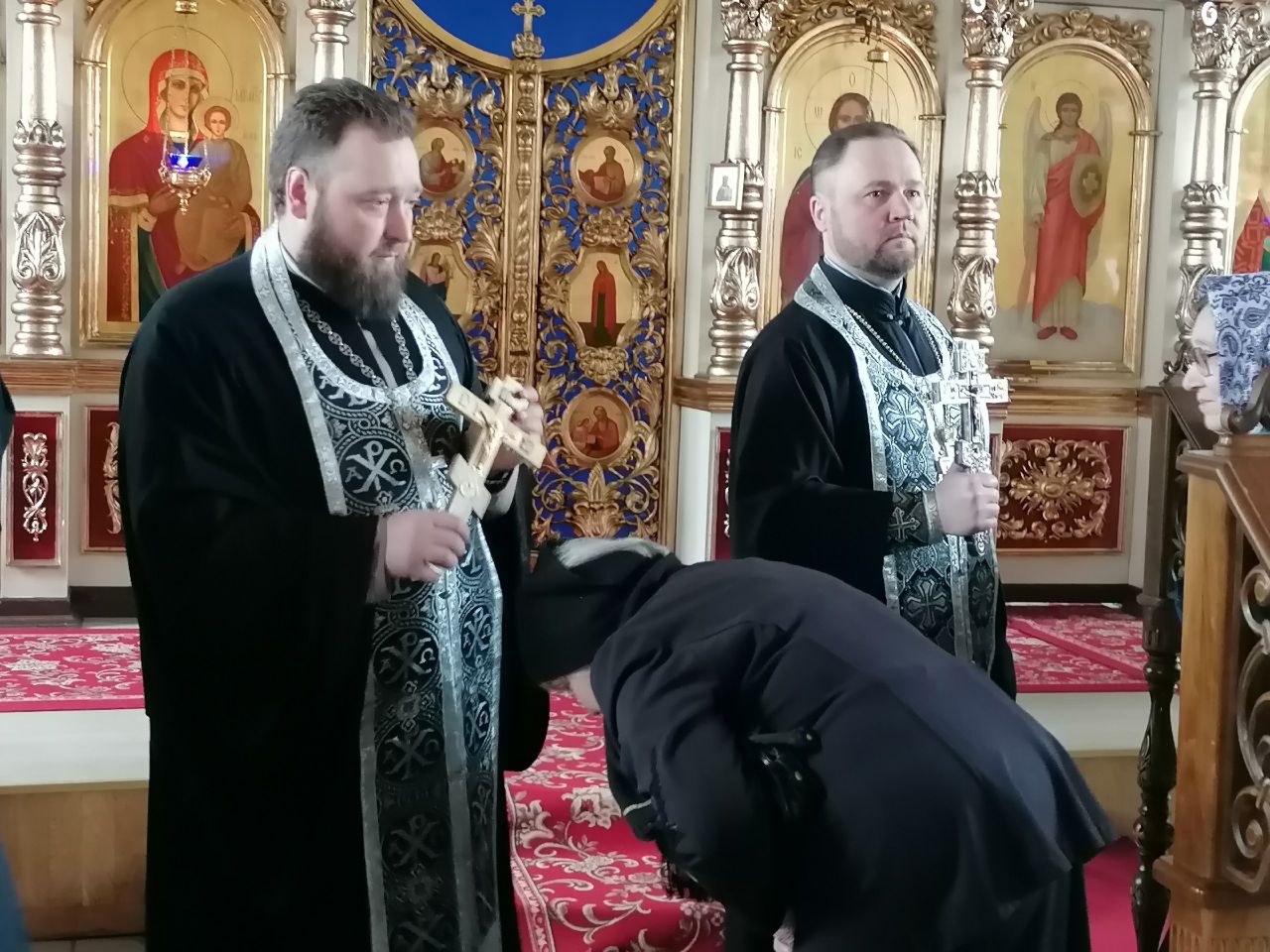В Прощеное воскресенье протоиерей Александр Филиппов совершил вечерню с чином прощения