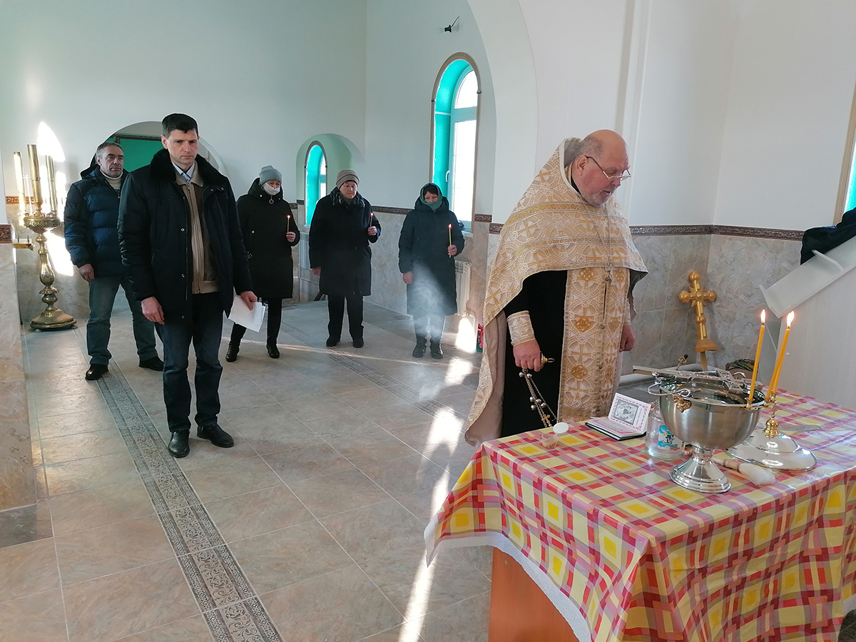 В строящемся храме в честь Святой Живоначальной Троицы в деревне Камайка был совершен водосвятный молебен