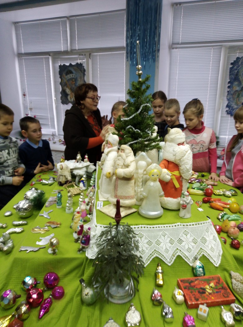 Воспитанники воскресной школы посетили "Музей елочной игрушки"
