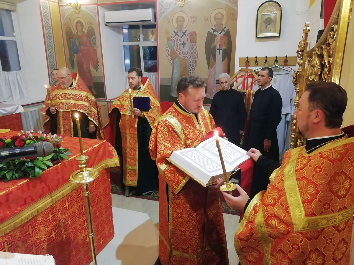 Всенощное бдение в канун празднования Воздвижения Животворящего Креста Господня