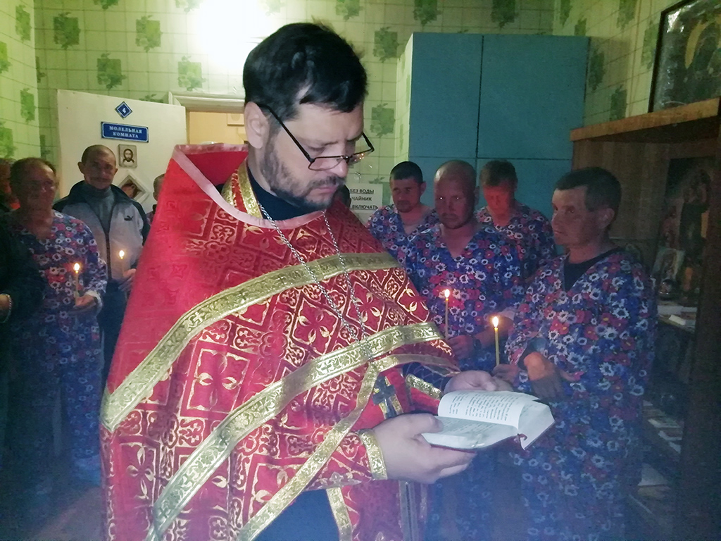 Иерей Сергий Беляков посетил Дом ночного пребывания