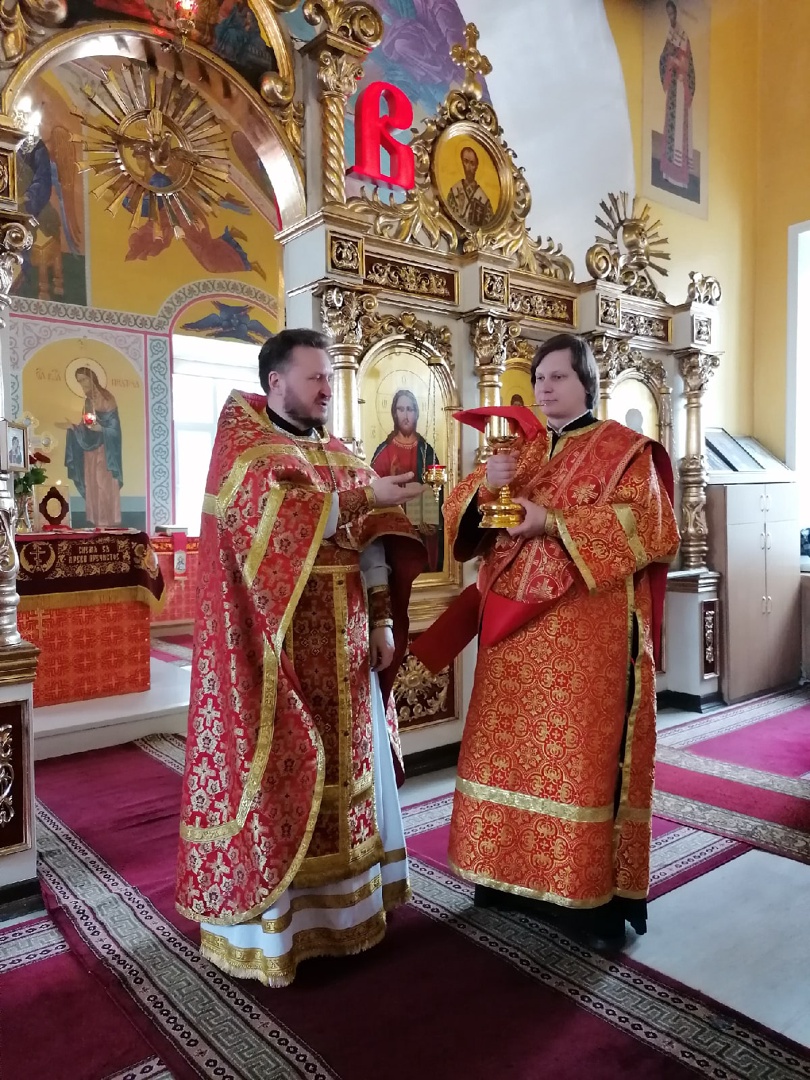 Богослужения в Неделю о расслабленом