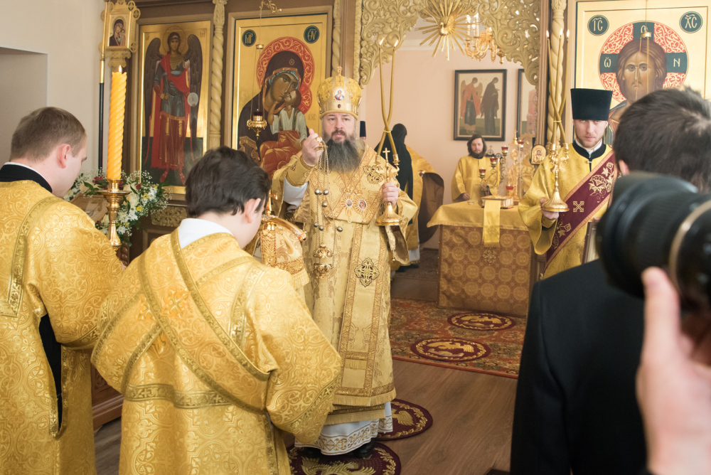 В день престольного праздника в Пензенской духовной семинарии митрополит Серафим наградил протоиерея Александра Филиппова Архиерейской благословенной грамотой