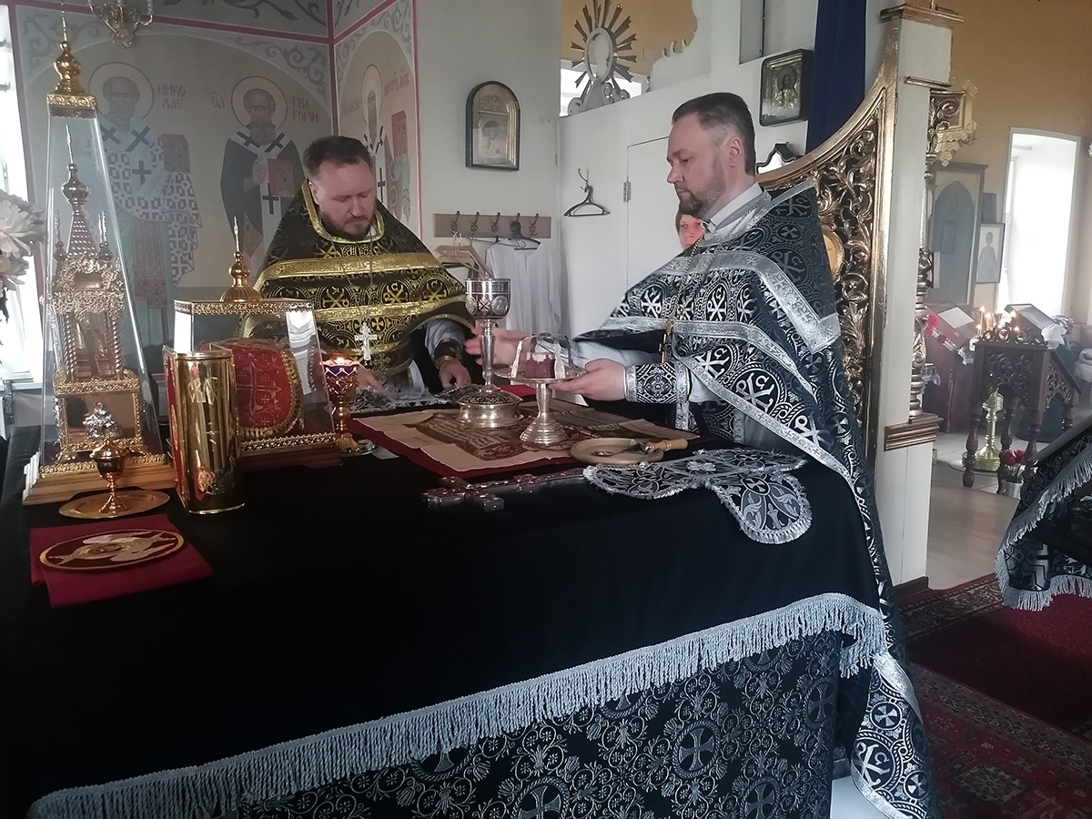 Протоиерей Александр Филиппов совершил Божественную Литургию Преждеосвященных Даров